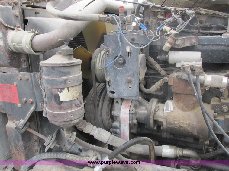 image for item L4130 1993 International 9400 grain truck