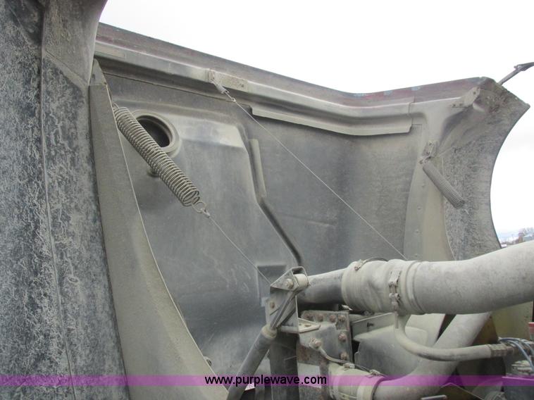 image for item L4130 1993 International 9400 grain truck