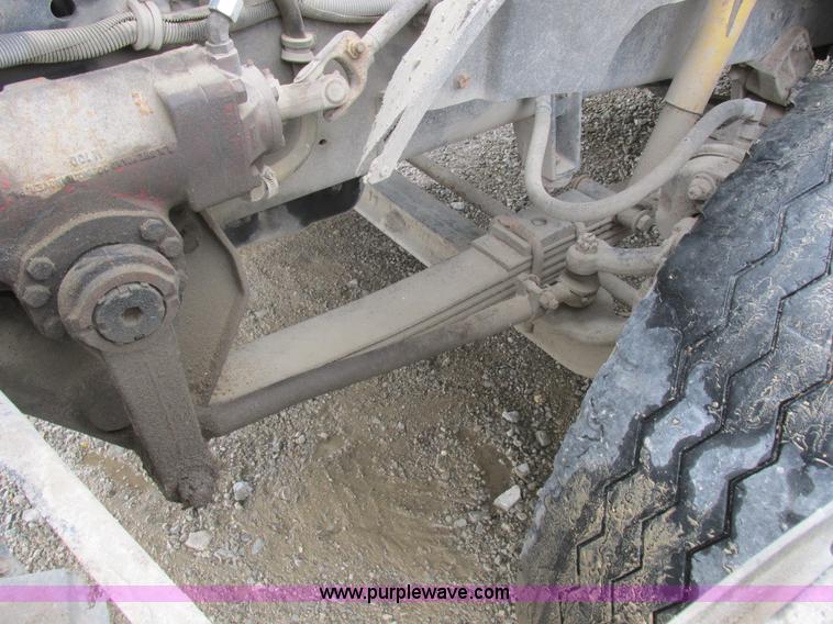 image for item L4130 1993 International 9400 grain truck