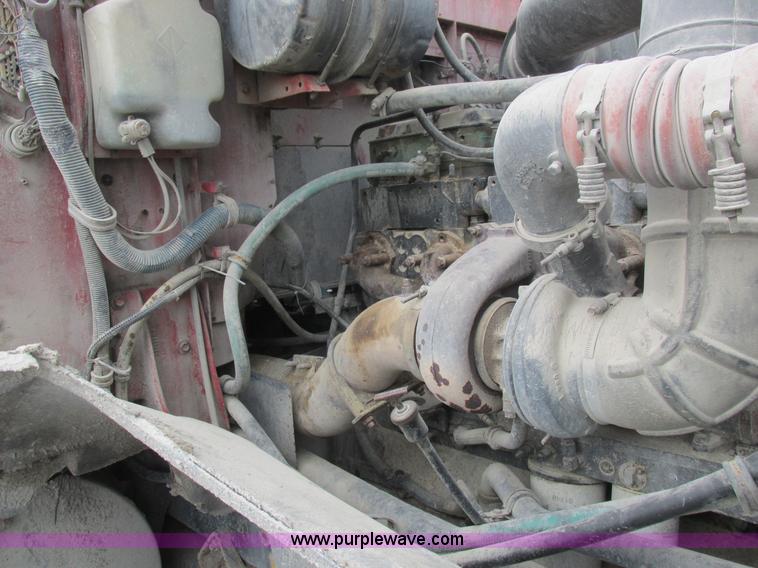 image for item L4130 1993 International 9400 grain truck