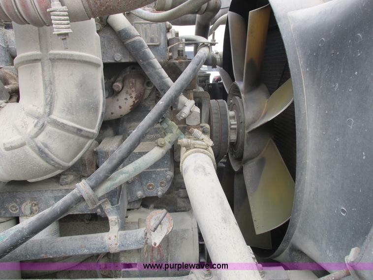 image for item L4130 1993 International 9400 grain truck