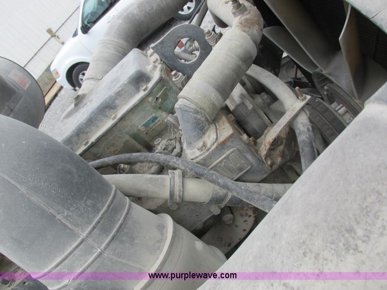 image for item L4130 1993 International 9400 grain truck