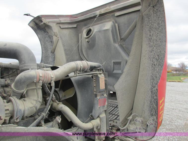 image for item L4130 1993 International 9400 grain truck