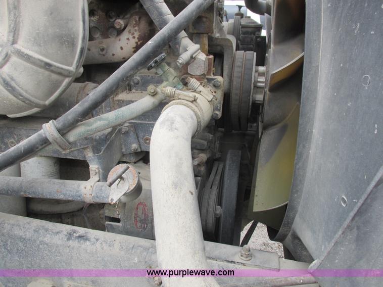 image for item L4130 1993 International 9400 grain truck