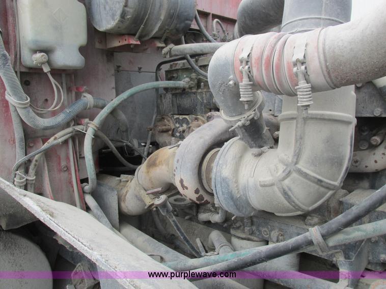 image for item L4130 1993 International 9400 grain truck