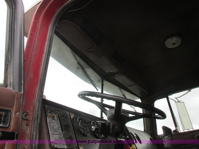 image for item L4130 1993 International 9400 grain truck