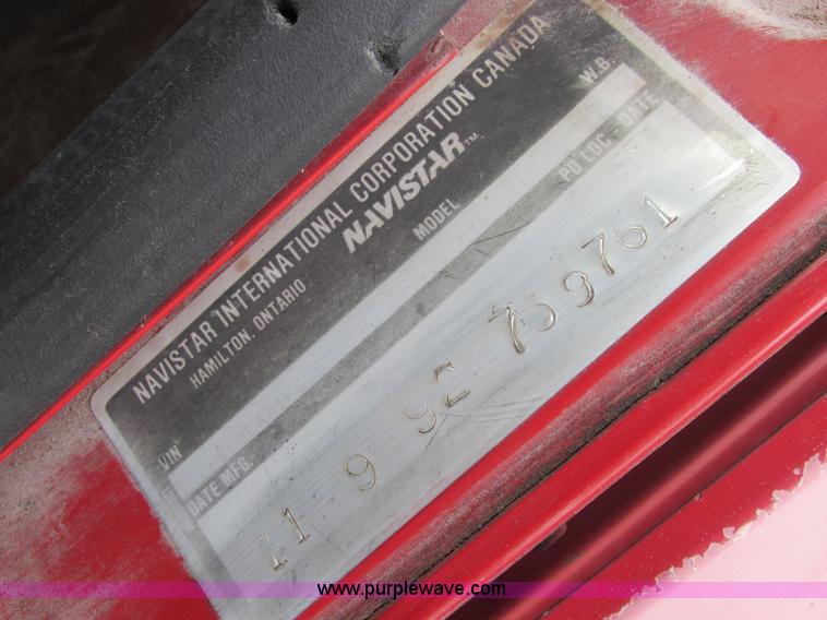 image for item L4130 1993 International 9400 grain truck