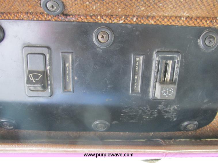 image for item L4130 1993 International 9400 grain truck