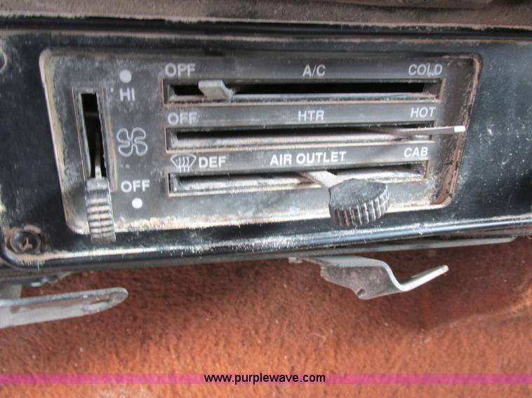 image for item L4130 1993 International 9400 grain truck