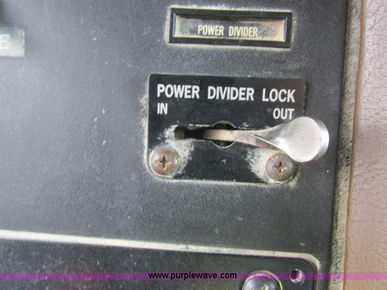 image for item L4130 1993 International 9400 grain truck