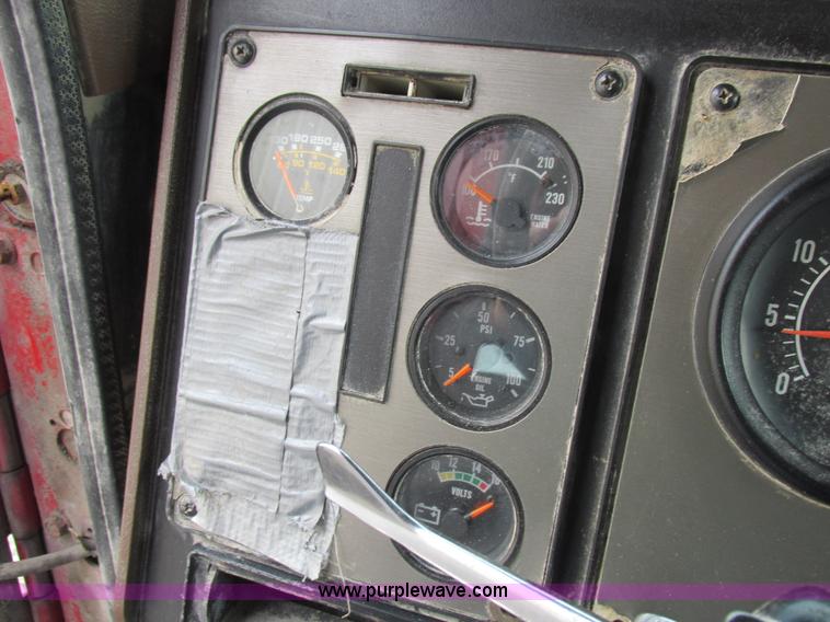 image for item L4130 1993 International 9400 grain truck