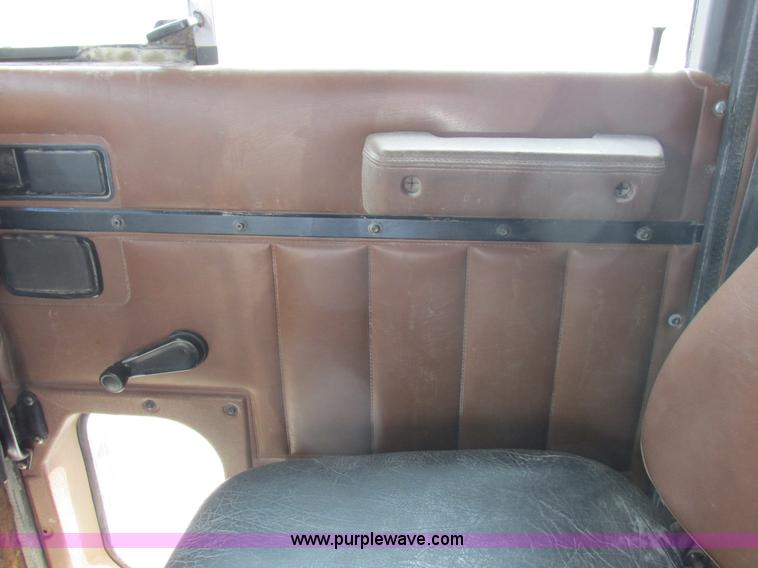 image for item L4130 1993 International 9400 grain truck