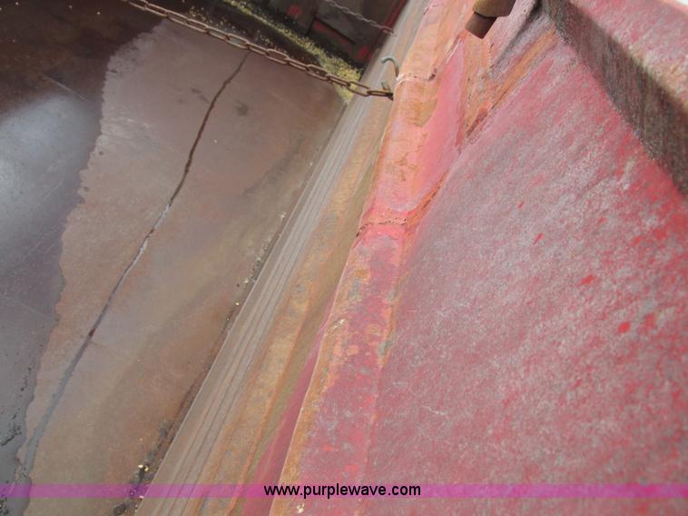 image for item L4130 1993 International 9400 grain truck