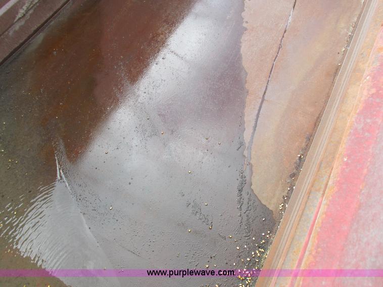 image for item L4130 1993 International 9400 grain truck