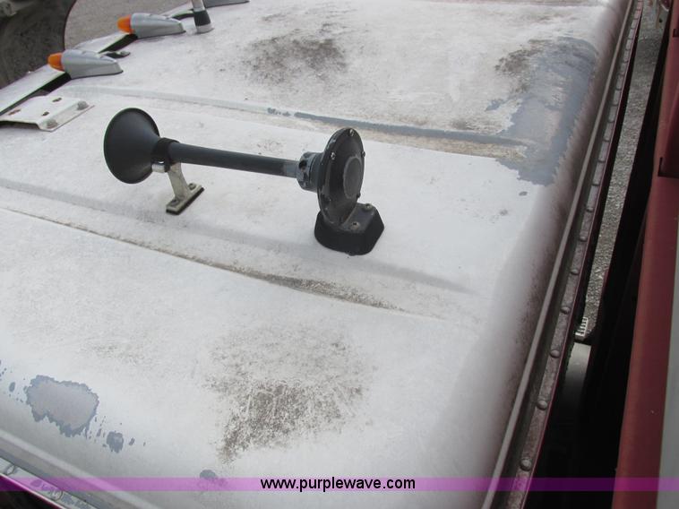 image for item L4130 1993 International 9400 grain truck