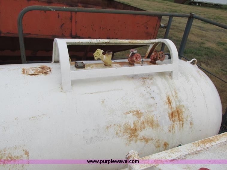 image for item L4133 Duo Lift anhydrous ammonia nurse tank