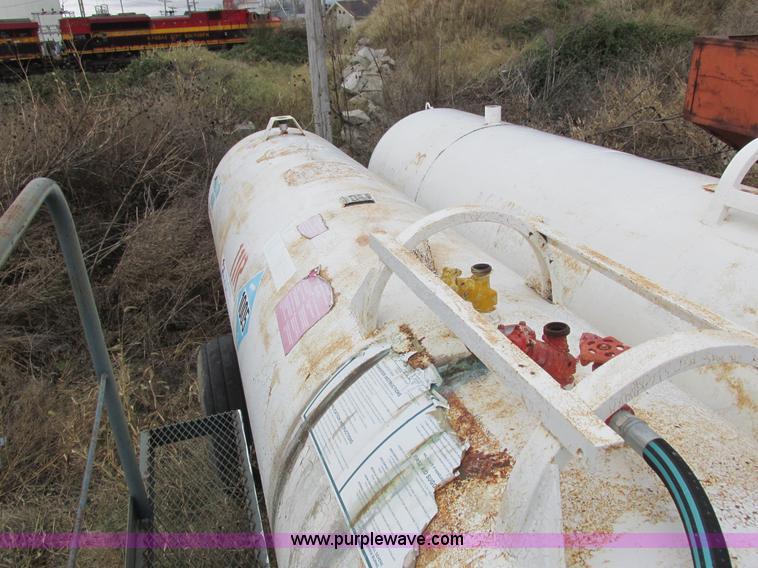 image for item L4133 Duo Lift anhydrous ammonia nurse tank