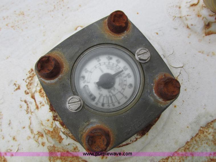 image for item L4133 Duo Lift anhydrous ammonia nurse tank