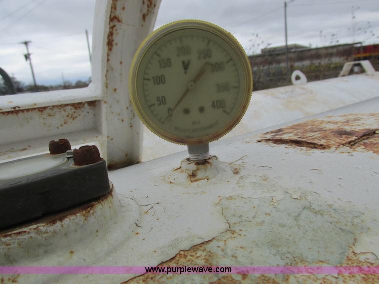 image for item L4133 Duo Lift anhydrous ammonia nurse tank