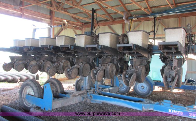 image for item L4143 Kinze 2500 planter