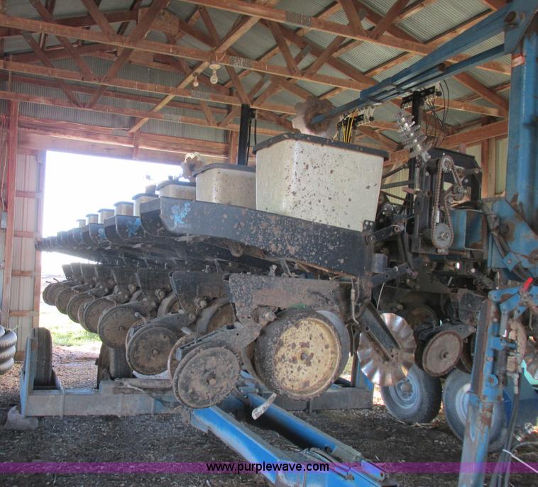 image for item L4143 Kinze 2500 planter