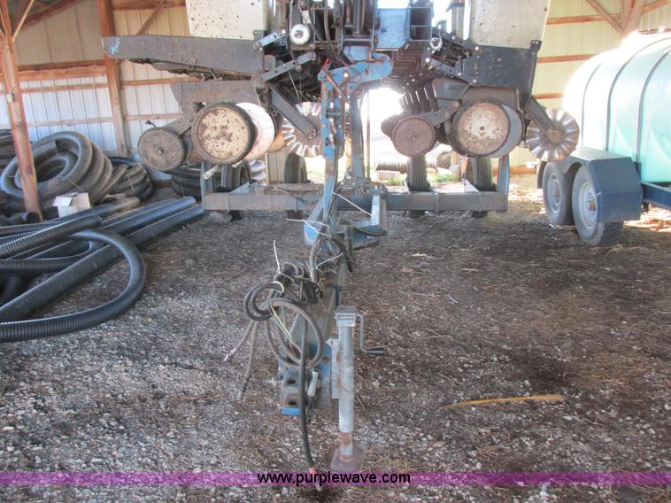 image for item L4143 Kinze 2500 planter