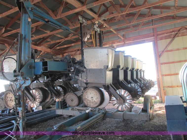 image for item L4143 Kinze 2500 planter