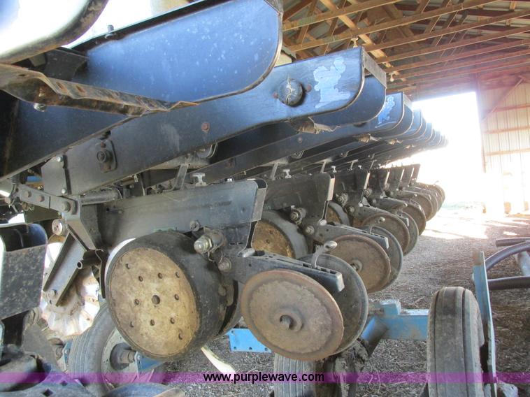 image for item L4143 Kinze 2500 planter