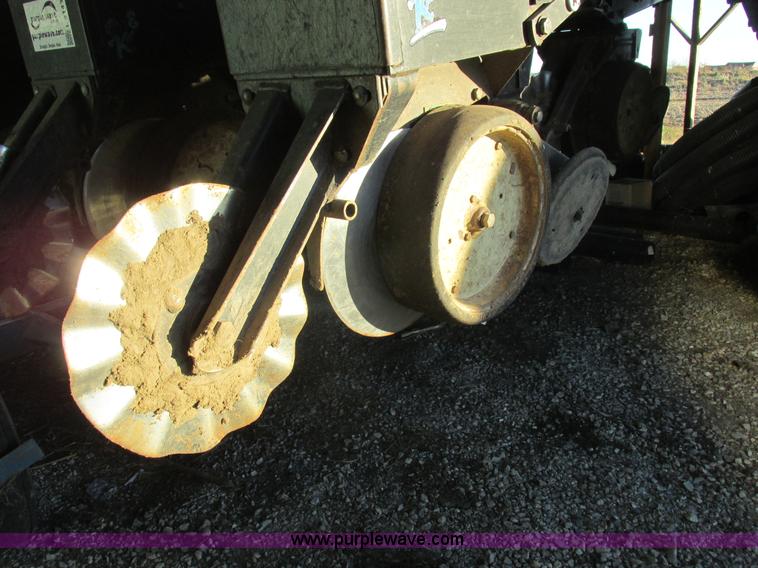 image for item L4143 Kinze 2500 planter