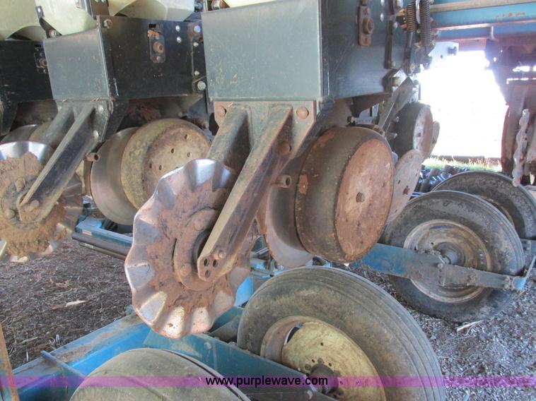 image for item L4143 Kinze 2500 planter