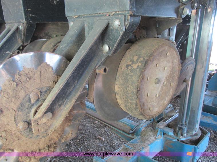 image for item L4143 Kinze 2500 planter