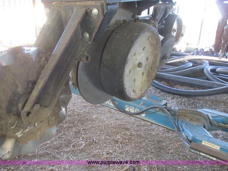 image for item L4143 Kinze 2500 planter