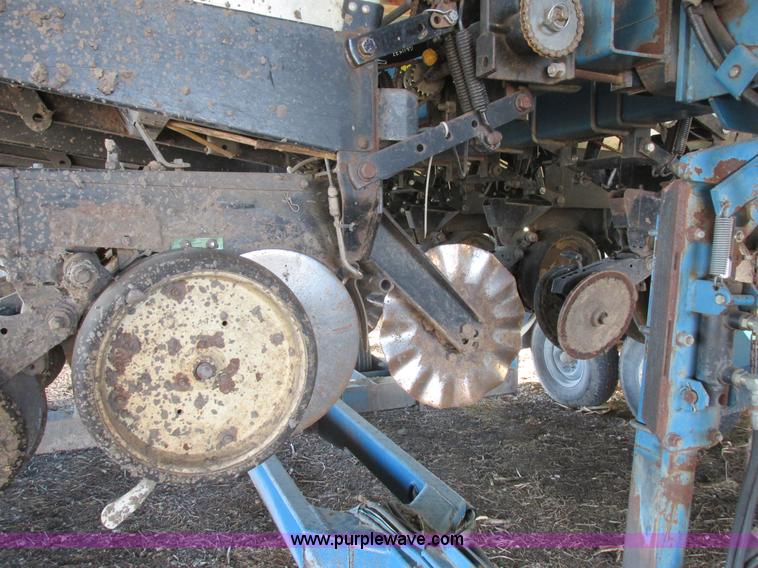 image for item L4143 Kinze 2500 planter