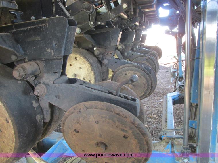 image for item L4143 Kinze 2500 planter