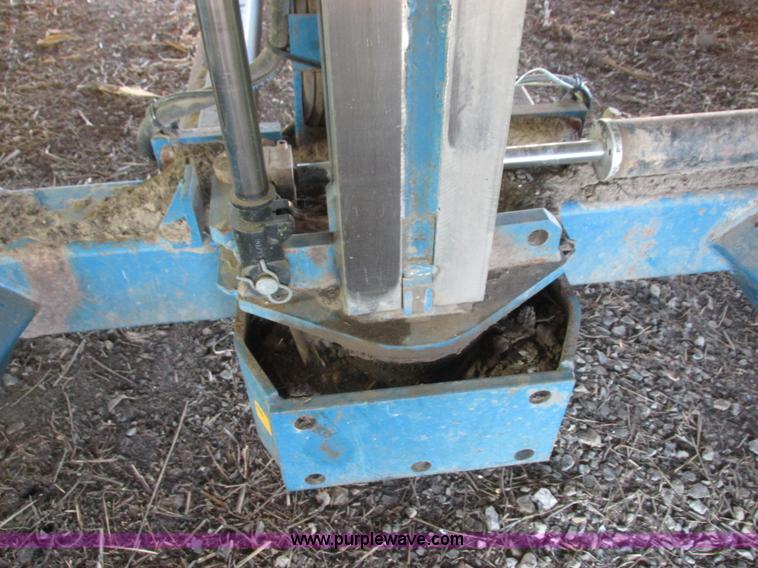 image for item L4143 Kinze 2500 planter