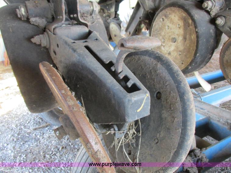 image for item L4143 Kinze 2500 planter
