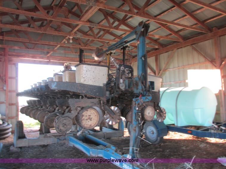 image for item L4143 Kinze 2500 planter