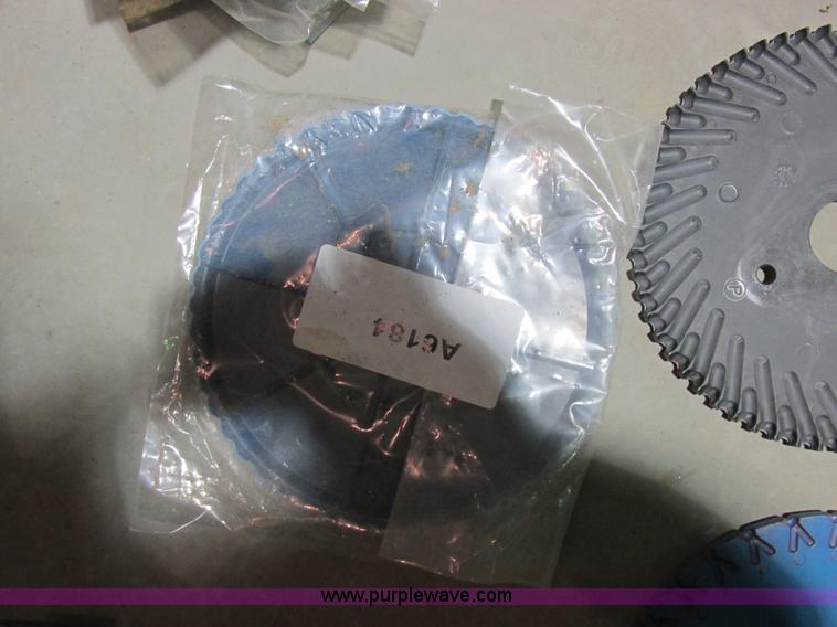 image for item L4143 Kinze 2500 planter