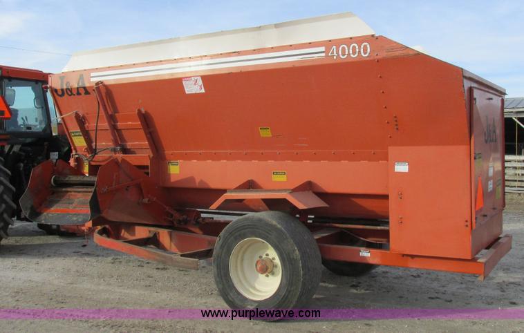 image for item L4148 2000 J&A 4000TRL feed wagon