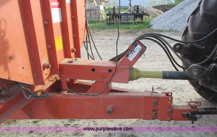 image for item L4148 2000 J&A 4000TRL feed wagon