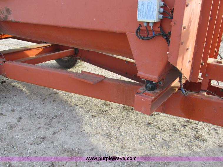 image for item L4148 2000 J&A 4000TRL feed wagon