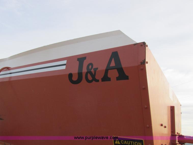 image for item L4148 2000 J&A 4000TRL feed wagon