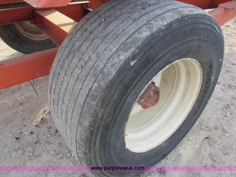 image for item L4148 2000 J&A 4000TRL feed wagon