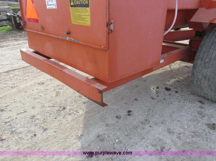 image for item L4148 2000 J&A 4000TRL feed wagon