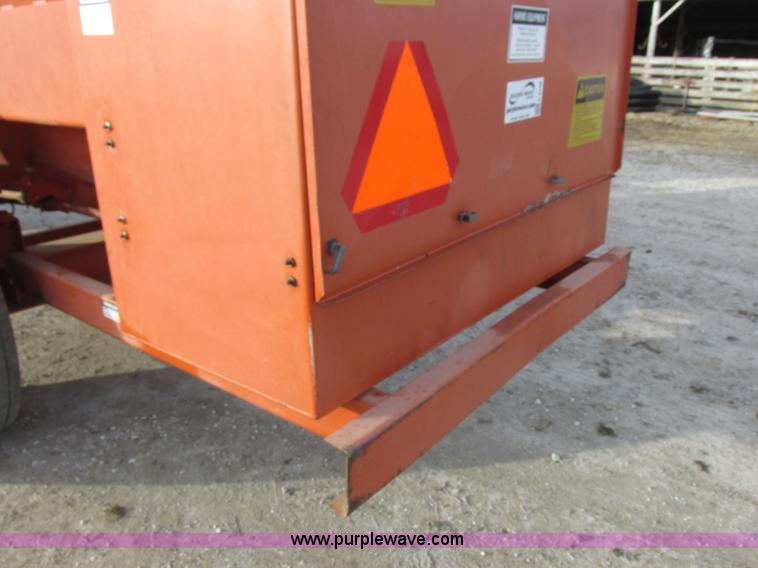 image for item L4148 2000 J&A 4000TRL feed wagon