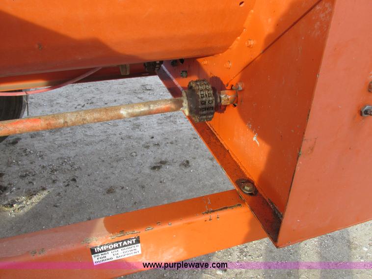 image for item L4148 2000 J&A 4000TRL feed wagon