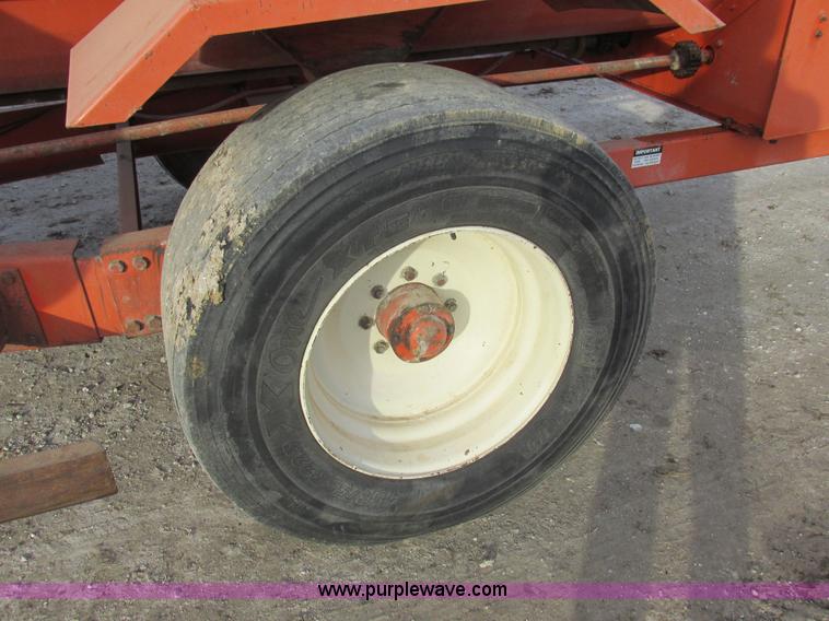 image for item L4148 2000 J&A 4000TRL feed wagon