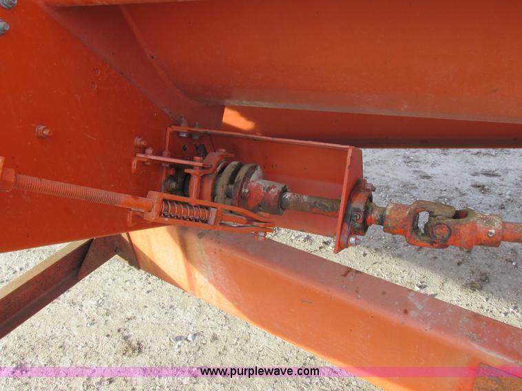 image for item L4148 2000 J&A 4000TRL feed wagon