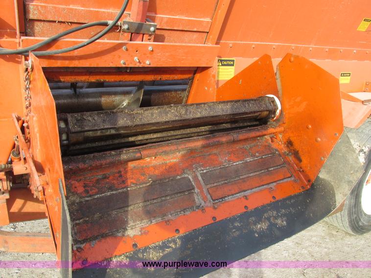 image for item L4148 2000 J&A 4000TRL feed wagon