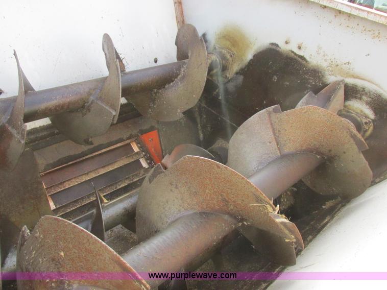 image for item L4148 2000 J&A 4000TRL feed wagon